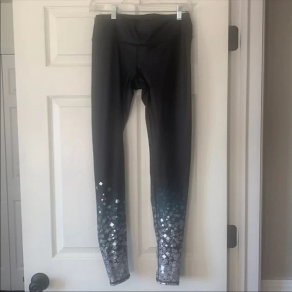 ALO Yoga leggings in Airbrush Brilliance in size Medium
